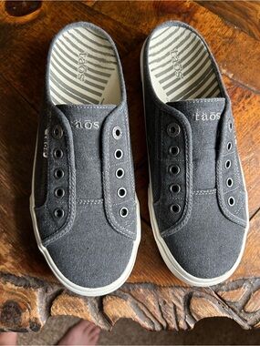 Taos 9.5  Slip-On Canvas Sneakers in Charcoal Gray